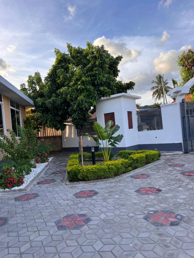 Haika Home Lodge ดาร์เอสซาลาม ภายนอก รูปภาพ
